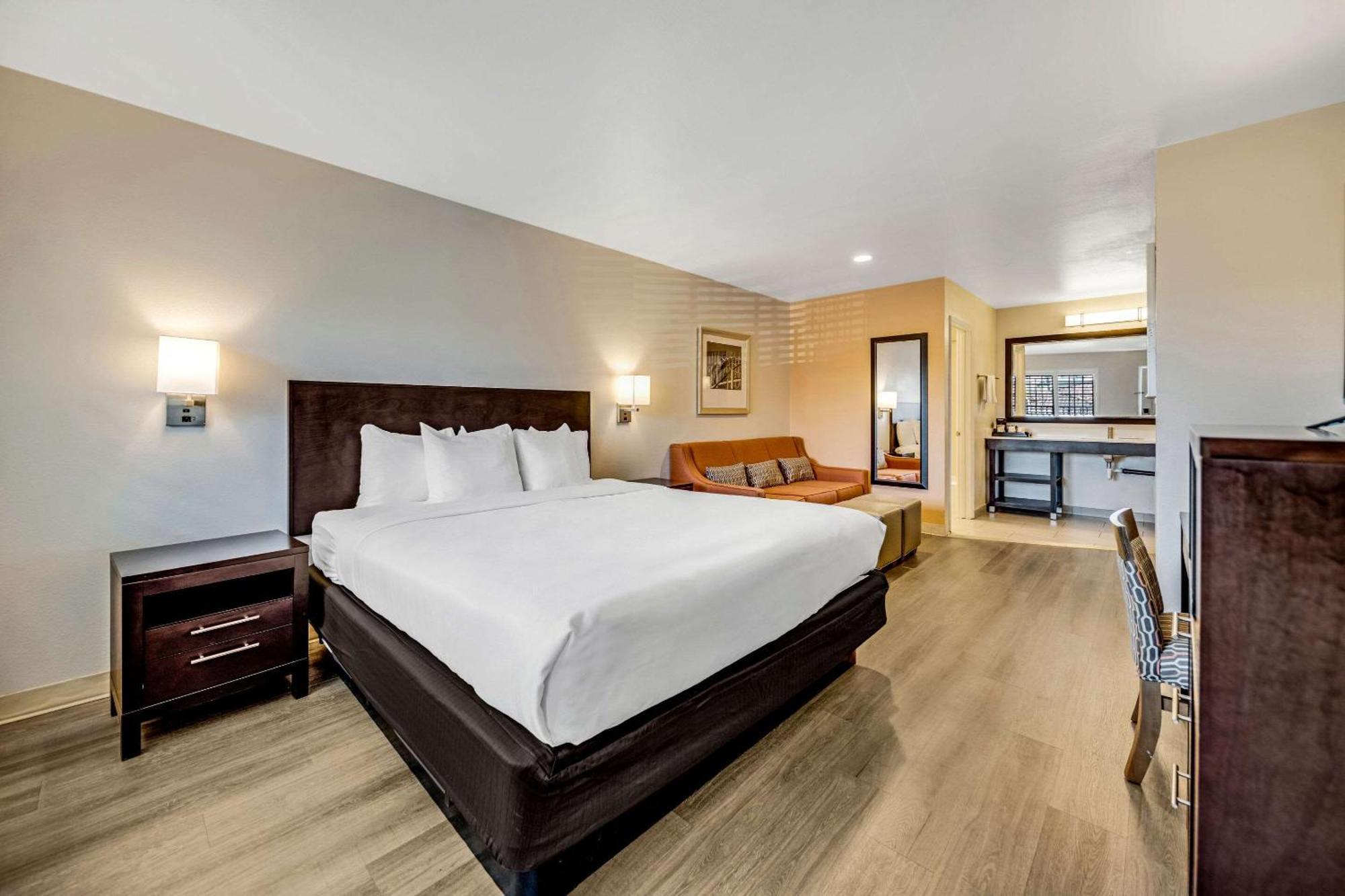 Comfort Boardwalk Hotel